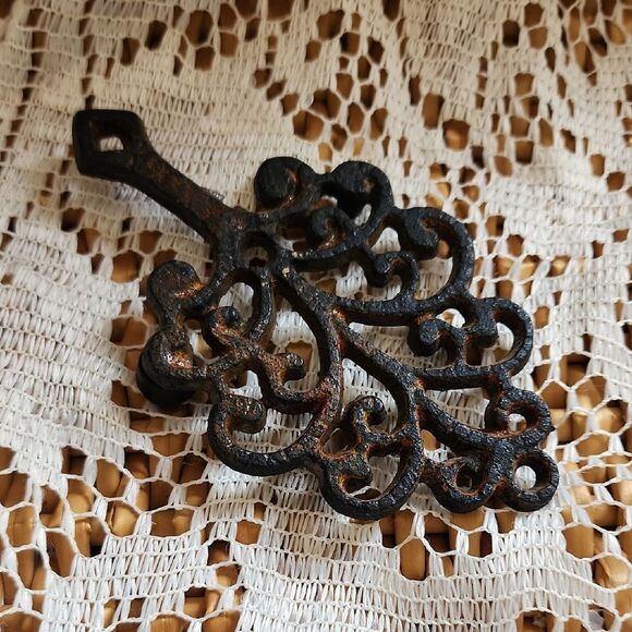 Vintage Cast Iron Trivet - Picture 1 of 4